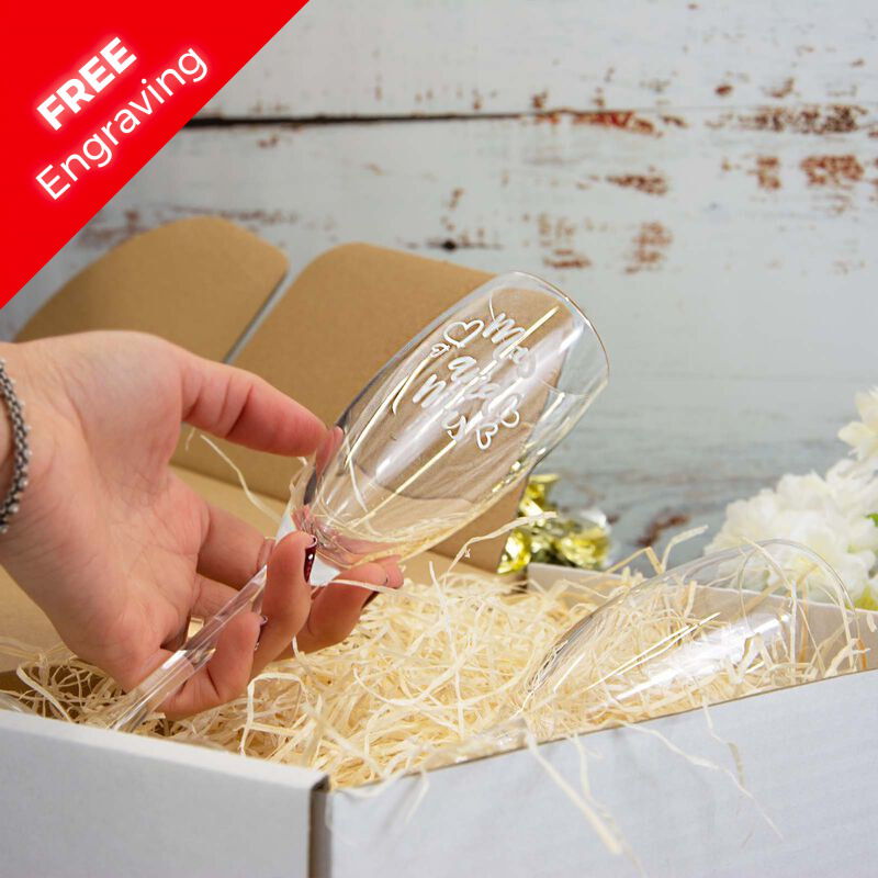 Set of 2 Personalised Champagne Flute Glasses With Engraving and Gift Box